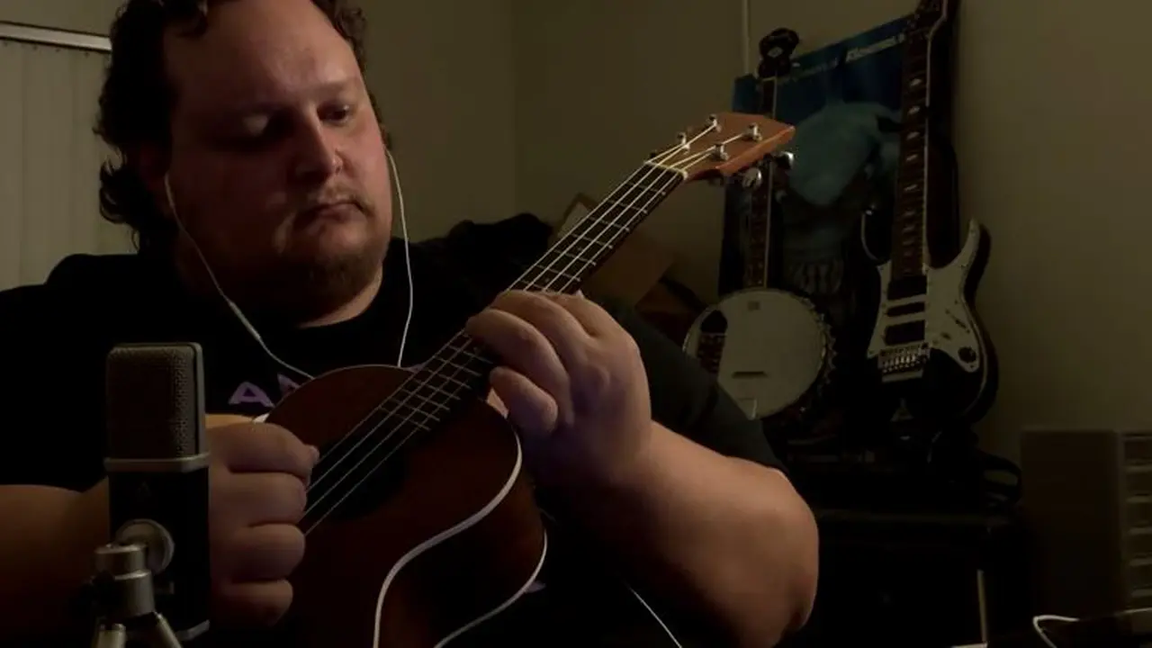 Begini Jadinya Ketika Lagu Metallica Diaransemen Pakai Ukulele