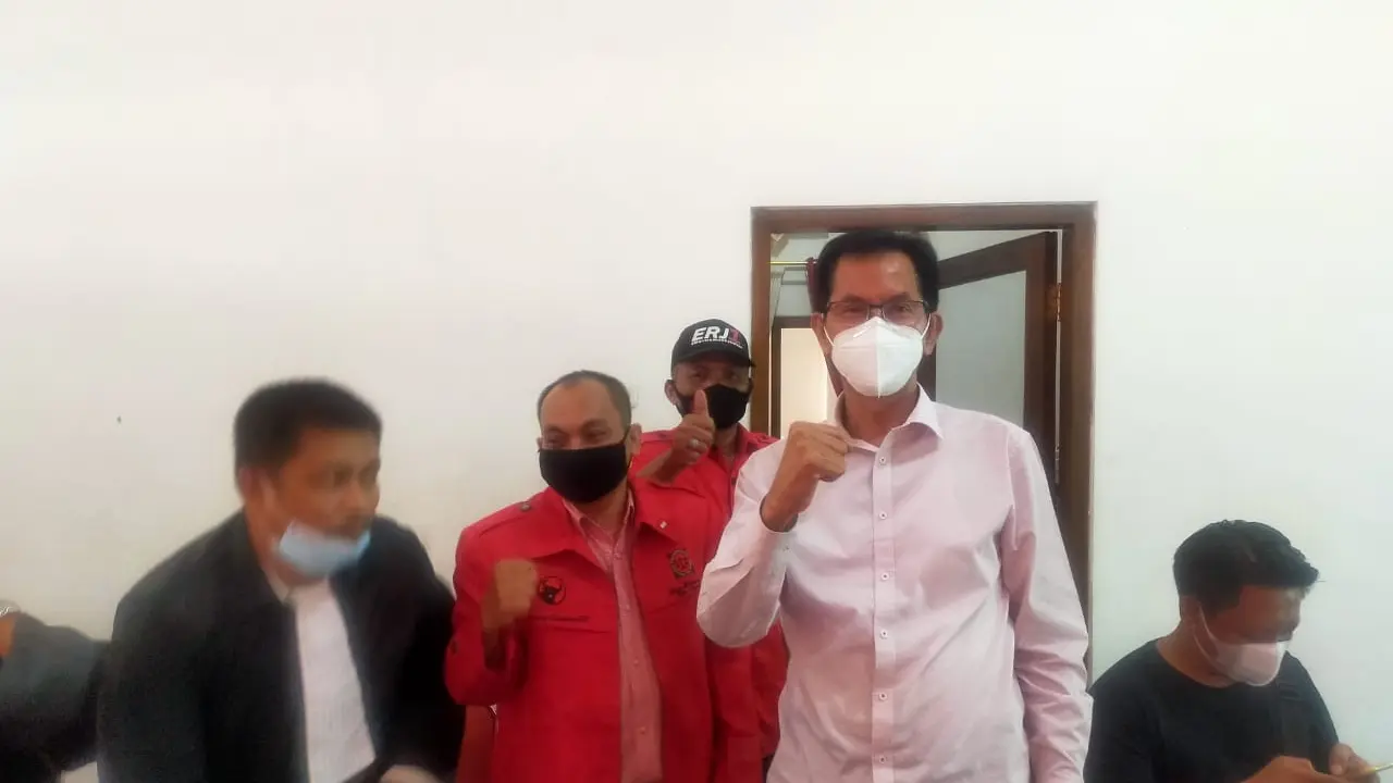 Tim Eri-Armuji usai putusan MK yang menolak gugatan Machfud - Mujiaman (Dian Kurniawan/Liputan6.com)