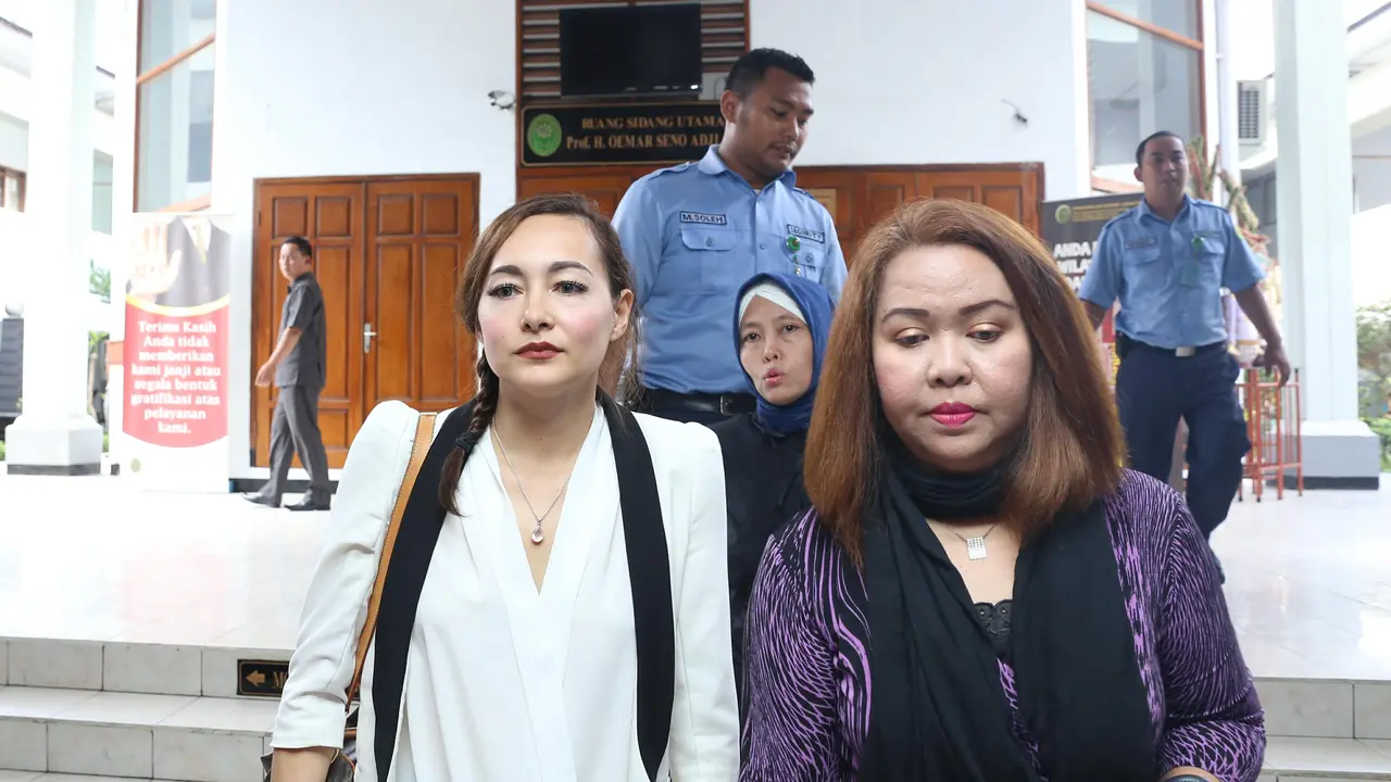 [Bintang] Dewi Rezer