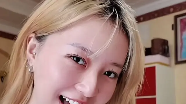 7 Potret Vior yang Tampil Tanpa Makeup, Aura Kecantikannya Makin Mempesona