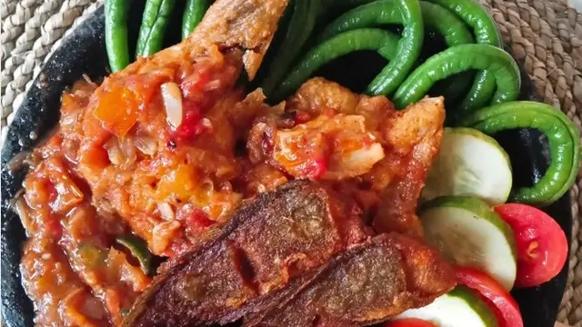 Ayam Penyet Sambal Terasi Ulek