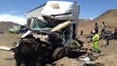Tampak Kondisi truk yang mengalami tabrakan dengan tiga bus di jalan tol Kota Huarmey, Peru, Senin (23/3/2015). Insiden ini setidaknya menewaskan  34 orang tewas dan 70 luka-luka lainnya. (REUTERS/Andina Agency)