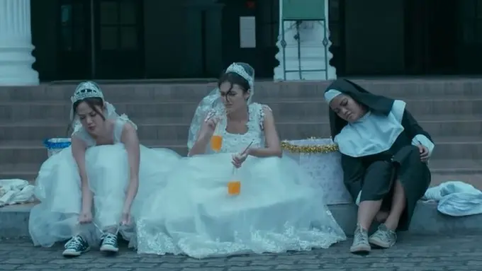 Della Dartyan dalam film The Day Before The Wedding (YouTube/Falcon)