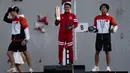 Di Final Speed Putra Panjat Tebing Seri Kualifikasi Olimpiade 2024, Veddriq Leonardo (tengah) mengalahkan atlet tuan rumah China, Wu Peng dengan catatan waktu 4,83 detik. (AP Photo/Ng Han Guan)