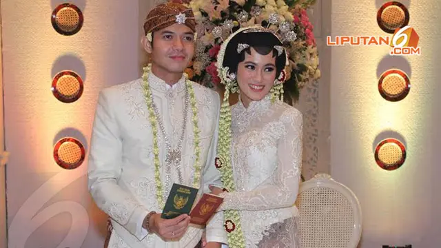 [FOTO] Senyum Bahagia Dude dan Alyssa Soebandono Usai Ijab Kabul