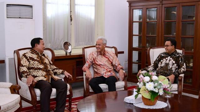 Adu Makna Tersembunyi di Balik Kemeja Batik Presiden Jokowi dan 3 Bacapres Ganjar Pranowo, Prabowo Subianto, dan Anies Baswedan Saat Jamuan