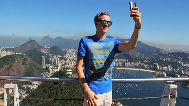 37 Kata-kata Caption Keren dalam Bahasa Inggris untuk Postingan Selfie