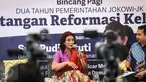 Menteri Kelautan dan Perikanan Susi Pudjiastuti memberikan pandangannya dalam diskusi di kawasan Menteng, Jakarta, Kamis (20/10). Menteri Susi menjadi pembicara pada diskusi '2 Tahun Jokowi-JK: Tantangan Reformasi Kelautan'. (Liputan6.com/Faizal Fanani)
