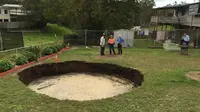 Sinkhole di Australia. (The Courier Mail)