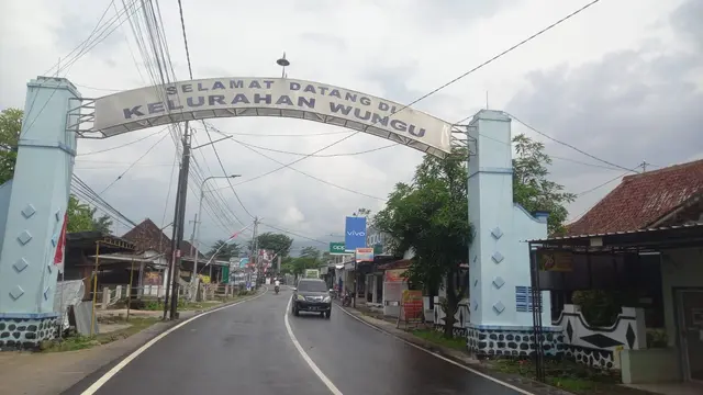 Presiden Joko Widodo (Jokowi) meresmikan perbaikan 33 ruas jalan di Jawa Timur. Peresmian dipusatkan di Madiun, Jawa Timur, Jumat (8/3/2024). (Dok Kementerian PUPR)