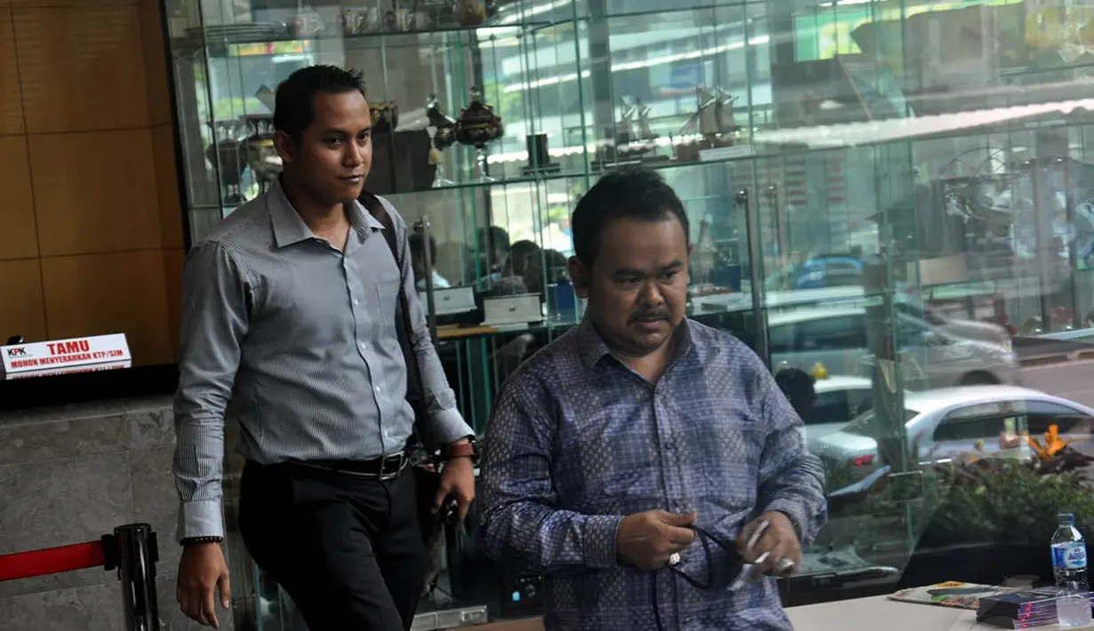Tubagus Haerul Jaman diperiksa dalam kasus dugaan suap penanganan sengketa Pilkada Banten di Mahkamah Konstitusi yang menjerat mantan calon bupati dan wakil bupati Lebak Amir Hamzah-Kasmin Bin Saelan. (Liputan6.com/Miftahul Hayat)