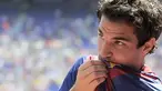 Gelandang baru Barcelona Cesc Fabregas diperkenalkan ke publik di Nou Camp. Fabregas resmi ditransfer dari Arsenal, 15 Agustus 2011, dan dikontrak Barca lima tahun. AFP PHOTO/LLUIS GENE