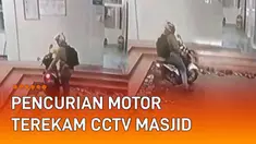 Aksi pencurian motor di parkiran masjid terekam kamera CCTV. Kejadian itu terjadi di parkiran Masjid Nasrun Minallah, Kalibata Utara 1, Jakarta Selatan.
