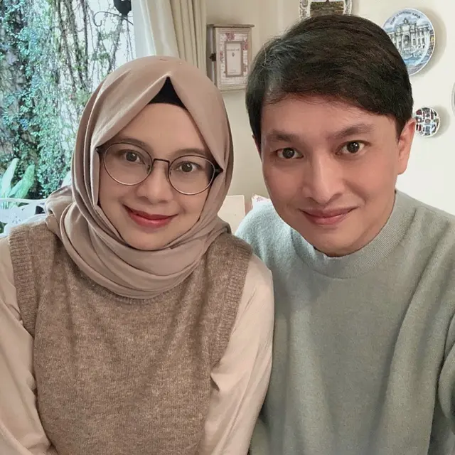 Yovie Widianto dan Istri