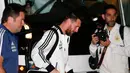 Lionel Messi tiba di hotel tempat timnas Argentina menginap menjelang laga persahabatan atau uji coba melawan Uruguay di Tel Aviv, Minggu (17/11/2019). Sebelumnya laga persahabatan antara Argentina vs Uruguay di Israel terancam batal menyusul situasi memanas di kawasan tersebut. (AP/Ariel Schalit)