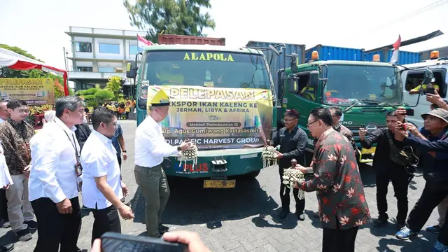 Menteri Perindustrian Agus Gumiwang Kartasasmita  melepoas ekspor produk saredn ikan dari Banyuwangi ke Jerman (Istimewa)