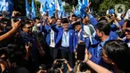 Ketua Umum Partai Amanat Nasional (PAN) Zulkifli Hasan saat memimpin rombongan petinggi PAN mengajukan berkas bakal calon anggota legislatif (Bacaleg) di Gedung KPU, Jakarta, Jumat (12/5/2023). PAN mendaftarkan 580 Bacaleg ke KPU. (Liputan6.com/Johan Tallo)