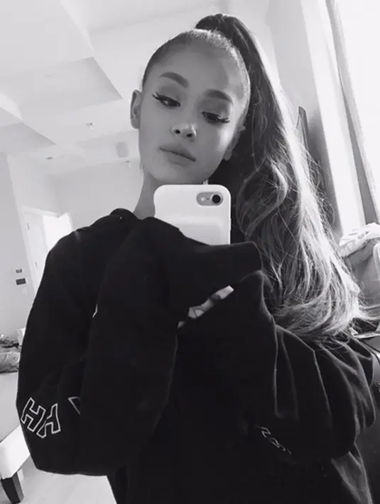 Ariana kembali memberikan rasa simpatinya kepada salah satu korban termuda akibat ledakan tersebut. Lewat Instagram, Ariana mengunggah fotonya dan dalam caption foto tersebut ia menyebut nama Saffie. (Instagram/arianagrande)