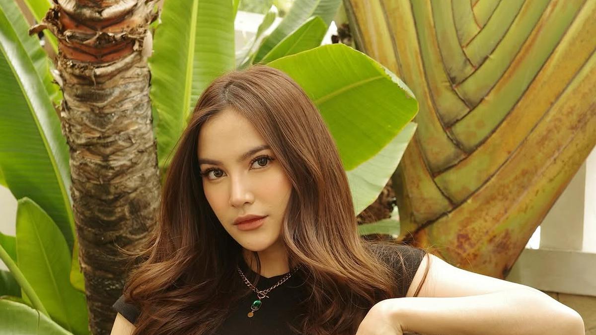 Tampil Mewah Selebriti: Ternyata Bukan Cuma Tas Branded, Tapi Juga Perawatan Rambut Mahal!