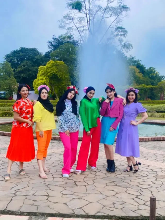 6 Momen Reuni Artis Kolosal Genta Buana Ini Bikin Netizen Nostalgia