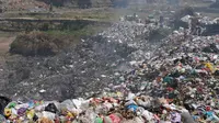 Sampah yang terus menumpuk di Semarang menjadi persoalan serius yang harus diperhatikan pemerintah. (Liputan6.com/ Edhi Prayitno)