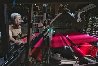 Warga Desa Troso mempertahankan peralatan manual untuk proses tenun kain. (Liputan6.com/Arief Pramono)