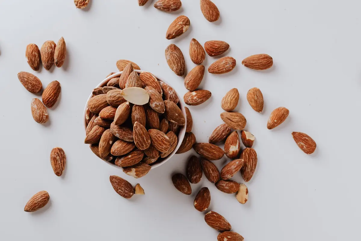 Kacang Almond yang Direndam