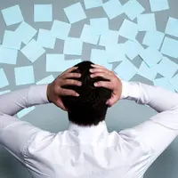 Jangan malas untuk begerak untuk menghilangkan stres. Kamu cuma butuh satu kursi untuk melakukan gerakan anti stres ini. | via: parade.com