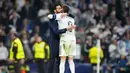 Tujuh menit berselang, Federico Valverde kembali mencatatkan namanya di papan skor, setelah umpan terobosan Vinicius Junior dari sisi kiri berhasil ia selesaikan dengan tembakan mendatar. Real Madrid unggul 2-0. Tampak dalam foto, pelatih kepala Real Madrid, Alvaro Arbeloa (kiri), memeluk Federico Valverde pada pertandingan leg pertama babak 16 besar Liga Champions 2025/2026 melawan Manchester City di stadion Santiago Bernabeu, Rabu 11 Maret 2026 waktu setempat atau Kamis 12 Maret 2026 dini hari WIB. (AP Photo/Jose Breton)