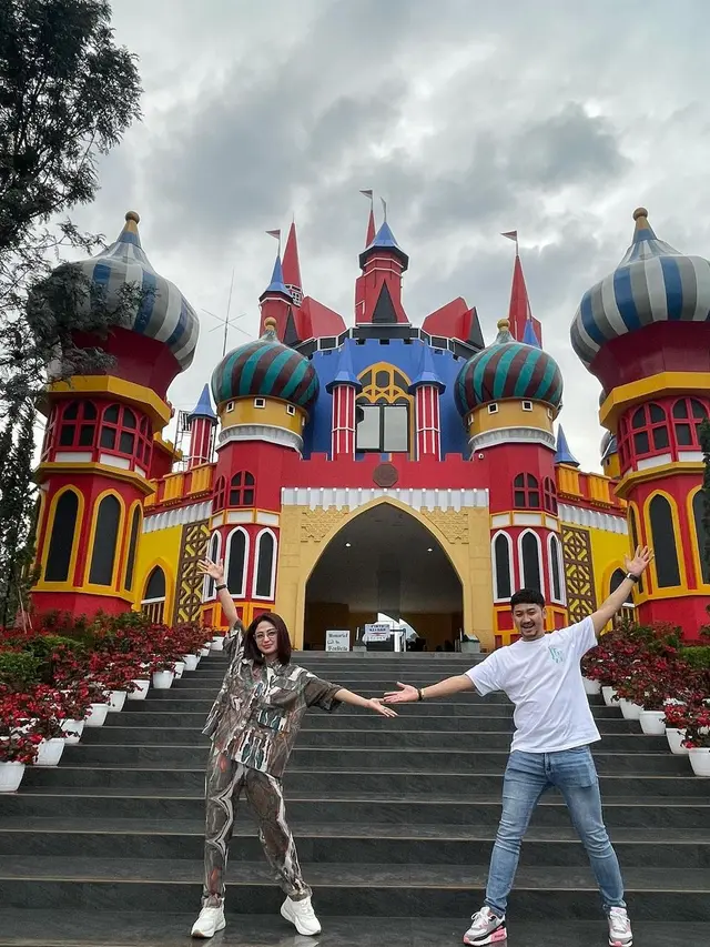 Rambah Bisnis Wisata, Ini 7 Potret Dewi Perssik di Wahana D'Castello Subang