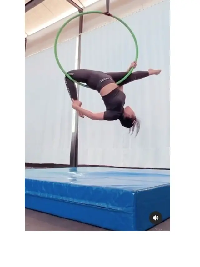8 Potret Fuji An Jalani Olahraga Aerial Hoops, Banjir Pujian