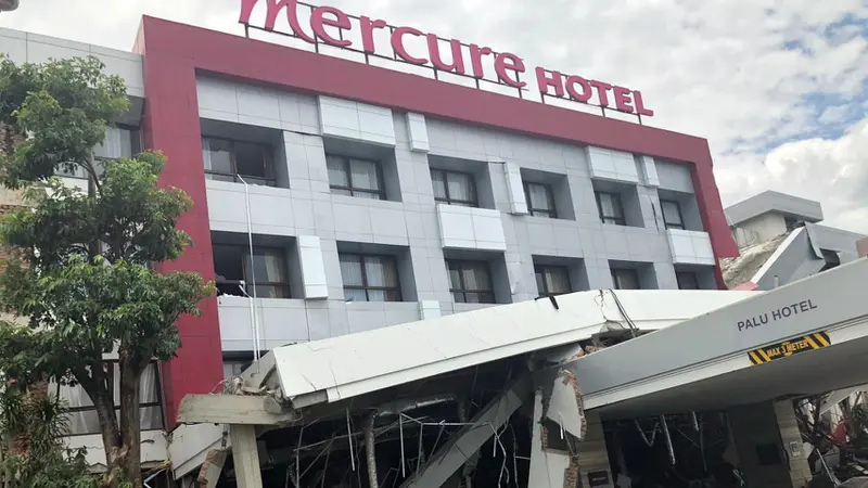 Kondisi Hotel Mercure Palu usai gempa dan tsunami.