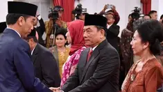Relawan yang tergabung dalam Jokomoe siap mendorong Presiden Jokowi menggandeng mantan Panglima TNI Moeldoko menghadapi pemilu presiden 2019.