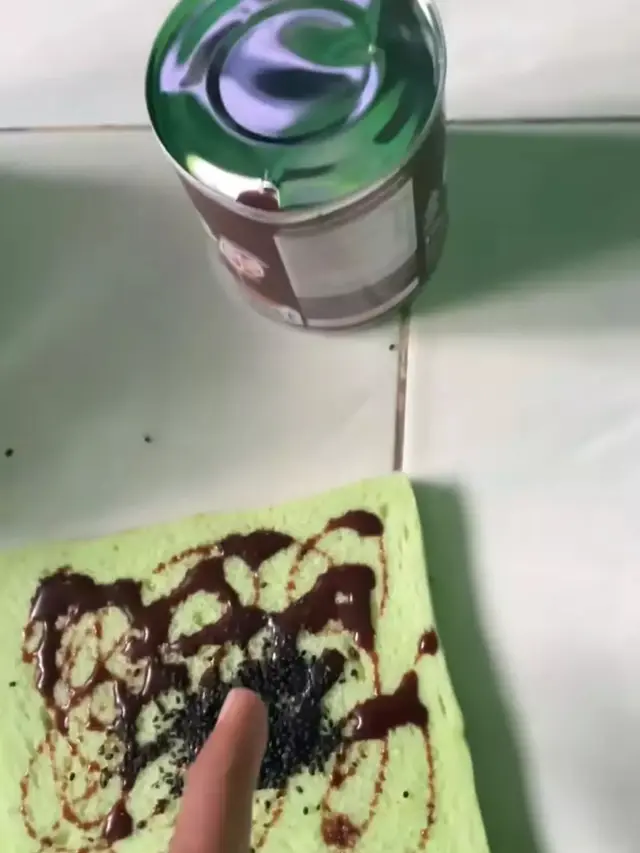 6 Potret Roti Susu Nyeleneh Ini Bikin Tepuk Jidat, Selera Makan Jadi Hilang