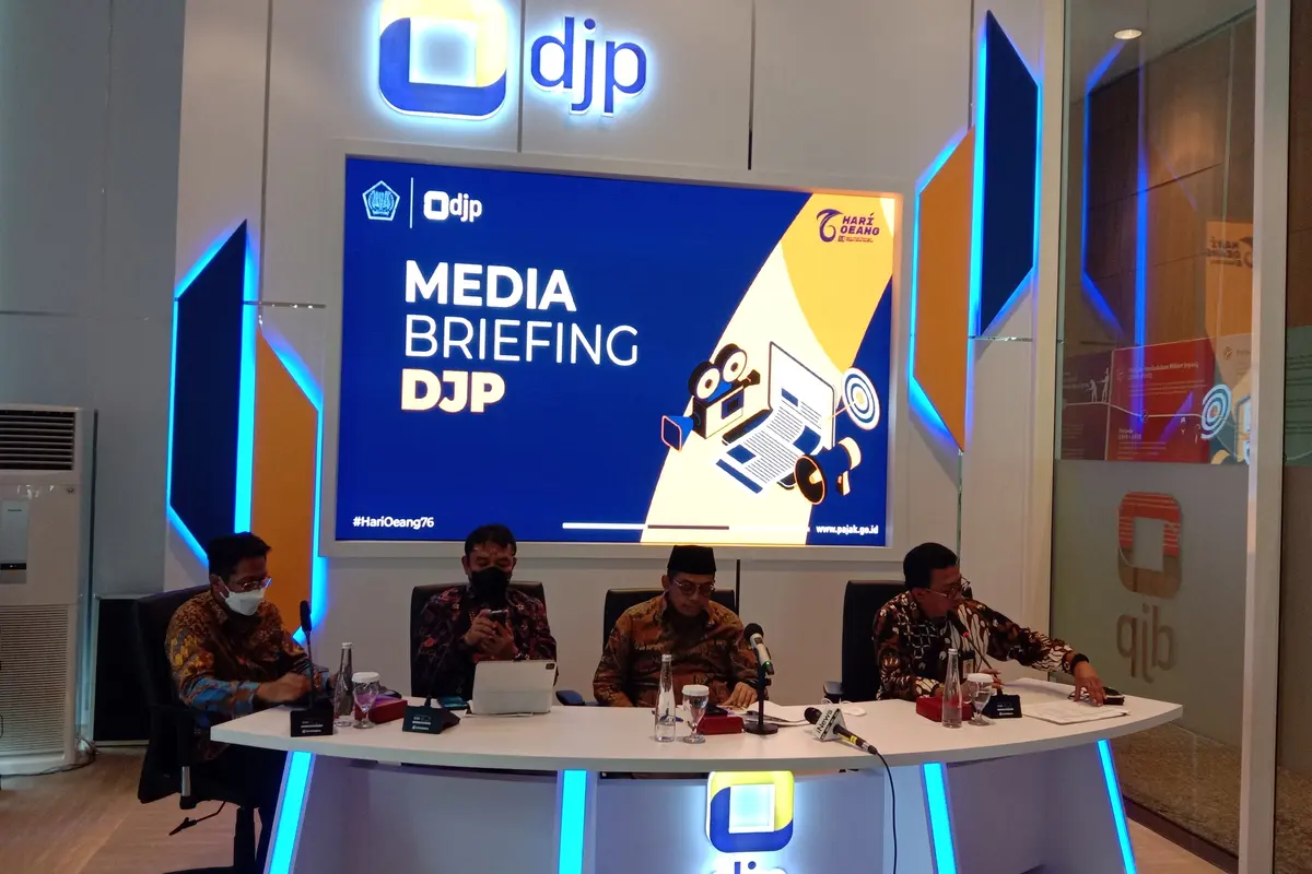 Direktur Jenderal Pajak Kementerian Keuangan Suryo Utomo dalam sesi media briefing di Kantor Direktorat Jenderal Pajak, Jakarta, Selasa (4/10/2022).