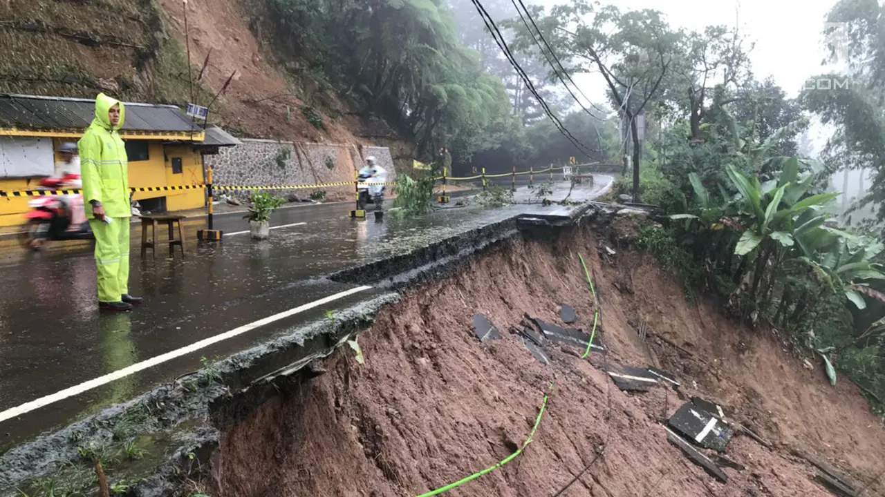 Longsor Puncak, Dua Orang Tewas, Empat Masih Belum Ditemukan