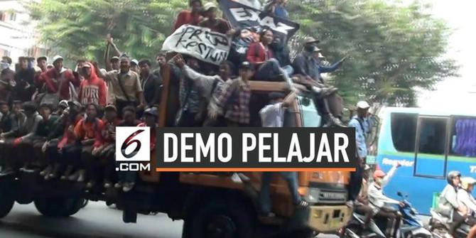 VIDEO: Demo ke DPR Pelajar Ribut dengan Pengendara