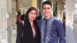 Banyak momen yang terabadikan saat Venna Melinda bersama sang anak sulung. Venna sangat bangga dengan Verrell yang kini menjadi salah satu pesinetron top Tanah Air. Momen-momen kedekatan seperti foto di atas selalu curi perhatian netizen. (Liputan6.com/bramastavrl)