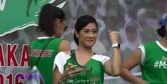 Dian Sastrowardoyo punya cara tersendiri untuk menjaga pola makannya. Demi menghindari racun yang ada dalam makanan berproses. Dian Sastrowardoyo lebih pilih masak makanan sendiri.