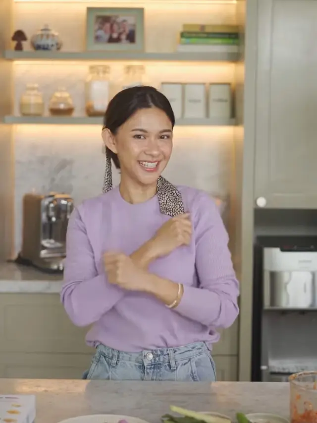 Tampil menawan dengan gaya santai ala Nana Mirdad (credit: instagram.com/nanamirdad_)