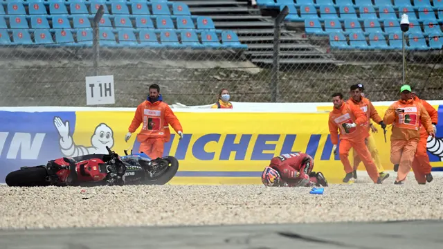 Foto: Momen Jack Miller Selip Ban dan Terjatuh Hingga Menyeret Joan Mir