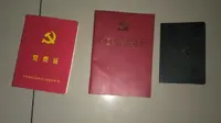 Bawa buku berlambang palu arit, 8 WNA asal Tiongkok diamankan Imigrasi Karawang. (Liputan6.com/Abramena)