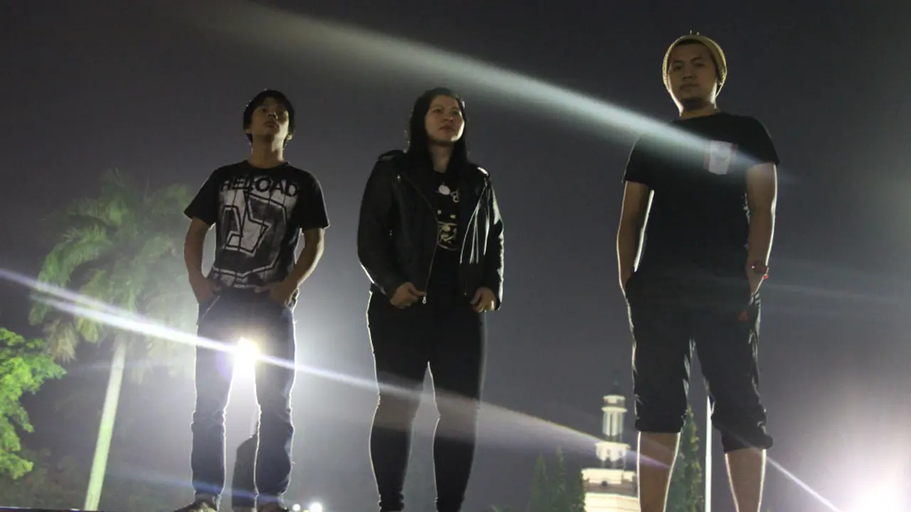 Moza Band Beri Hadiah Spesial untuk Almarhum Nike Ardilla