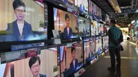 Siaran televisi dari Kepala Eksekutif Hong Kong, Carrie Lam, saat mengumumkan pencabutan RUU Ekstradisi. (AP)