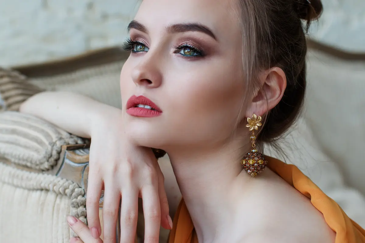 Contoh ilustrasi overlined lips