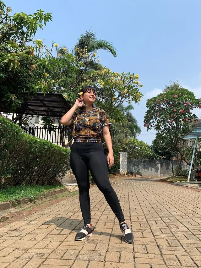 Sukses Turunkan Berat Badan 15 Kg, Ini 6 Potret Terbaru Tya Ariestya