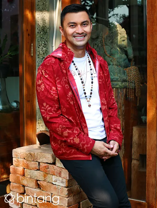 Ketika ditemui di kediamannya di kawasan Kemang, Jakarta Selatan beberapa waktu lalu, Anjasmara mengungkap manfaat dari yoga. Ia mengaku semakin mengenal dirinya sendiri dan semakin sadar dengan kondisi tubuhnya. (Galih W. Satria/Bintang.com)