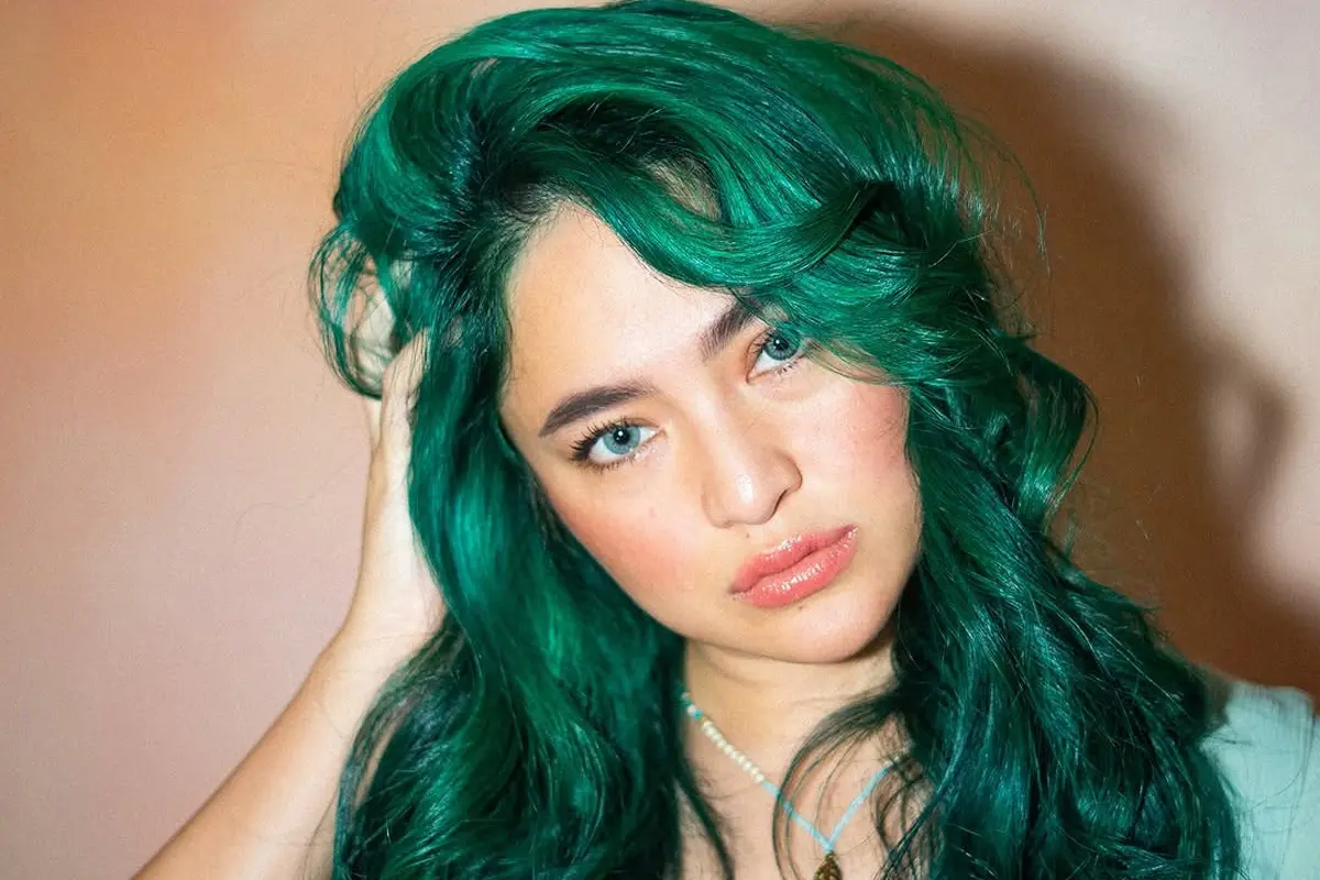 Potret Marshanda Tampil Berani dengan Rambut Hijau Zamrud Mencolok
