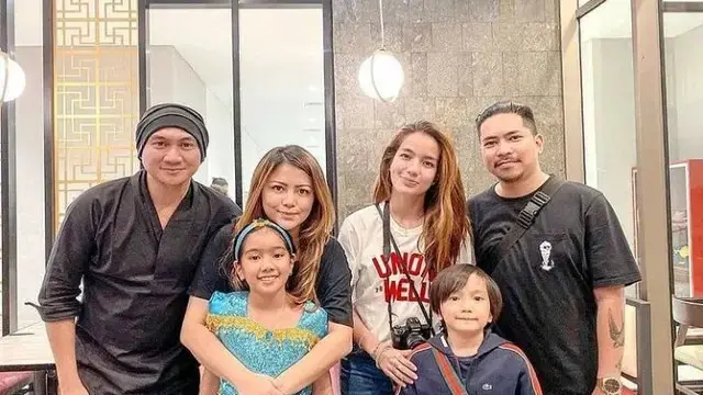 10 Artis Ini Tetap Akrab dengan Mantan Suami, Jaga Komunikasi Demi Anak