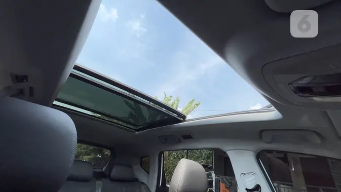 <p>Sunroof di Chery Tiggo 7 Pro. (Liputan6.com/Raden Trimutia Hatta)</p>